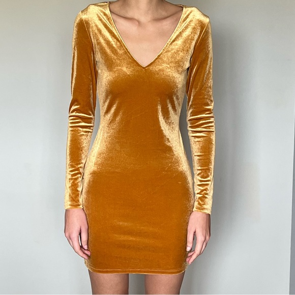 Gold long sleeve velvet mini dress in size Small. - Picture 5 of 9